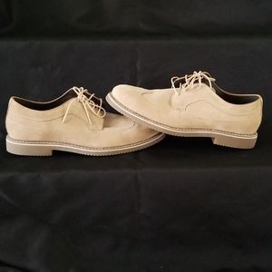 NWOT Men's size 9 Saks Fifth Avenue Oxford dress shoe - Tan Suede Wingtip